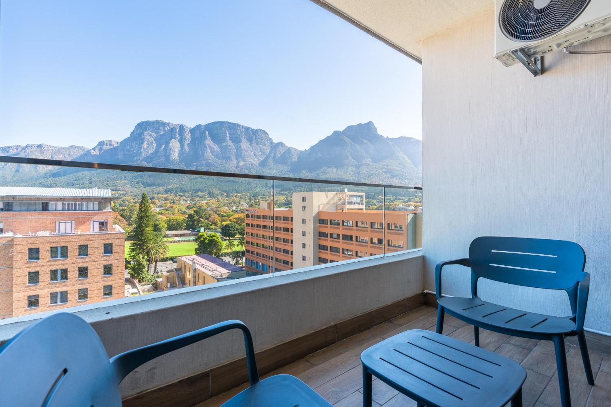 Newlands Peak Living Apartment